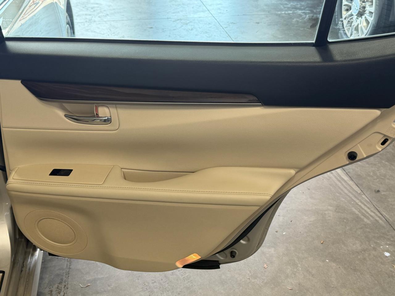 Lexus ES 350 4dr Sdn 2015