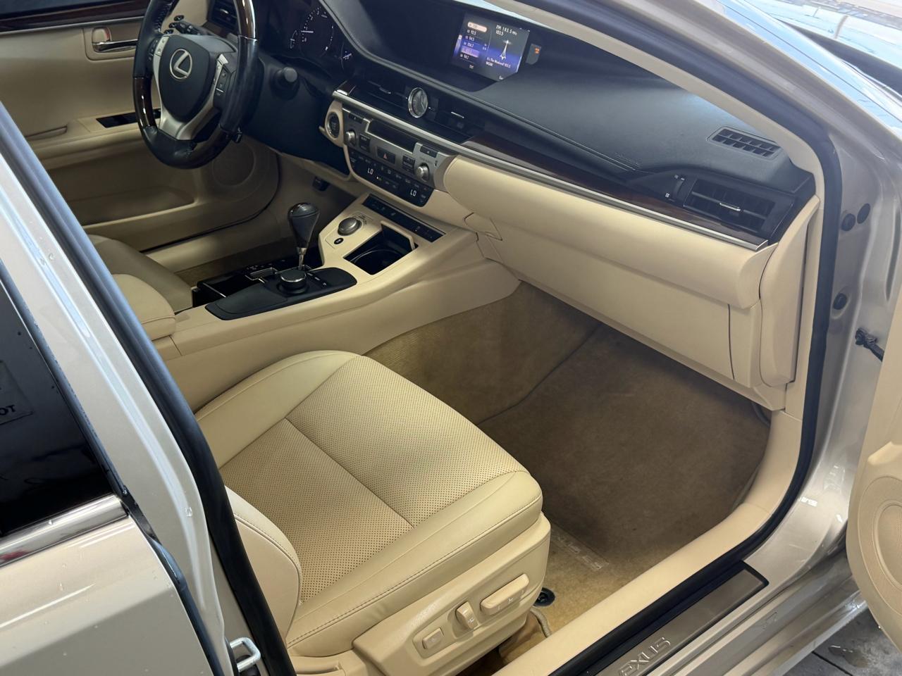 Lexus ES 350 4dr Sdn 2015