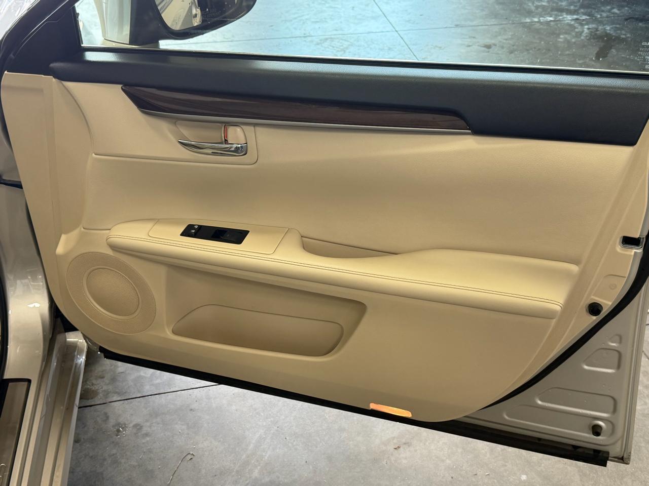 Lexus ES 350 4dr Sdn 2015