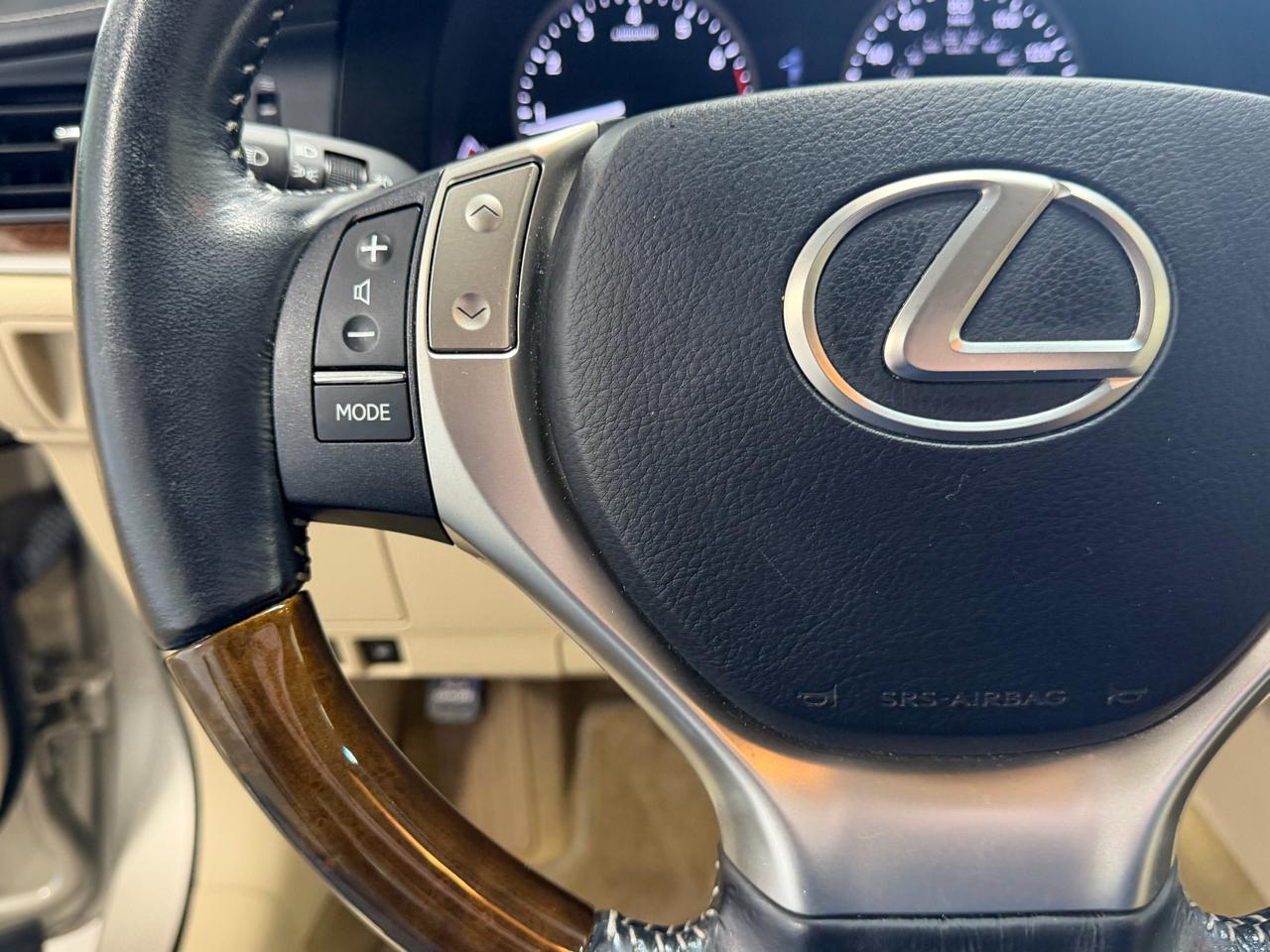 Lexus ES 350 4dr Sdn 2015