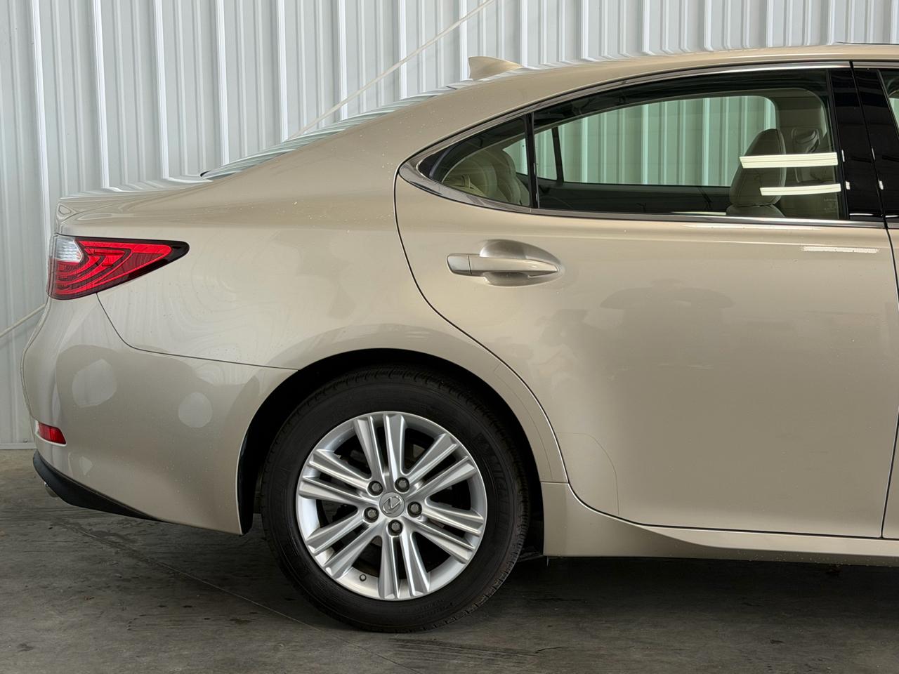 Lexus ES 350 4dr Sdn 2015