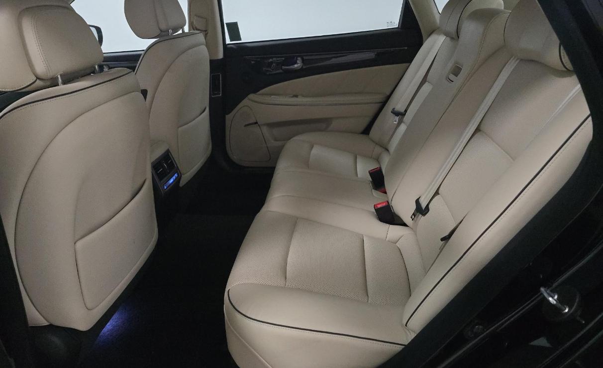 Hyundai Equus 4dr Sdn Signature 2016