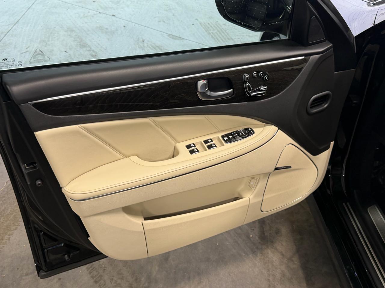 Hyundai Equus 4dr Sdn Signature 2016
