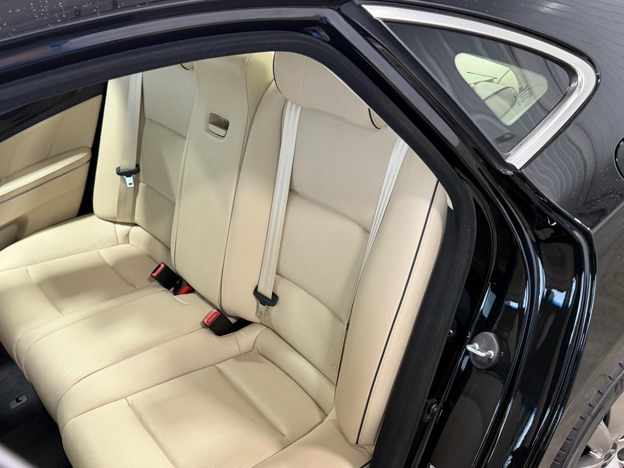 Hyundai Equus 4dr Sdn Signature 2016