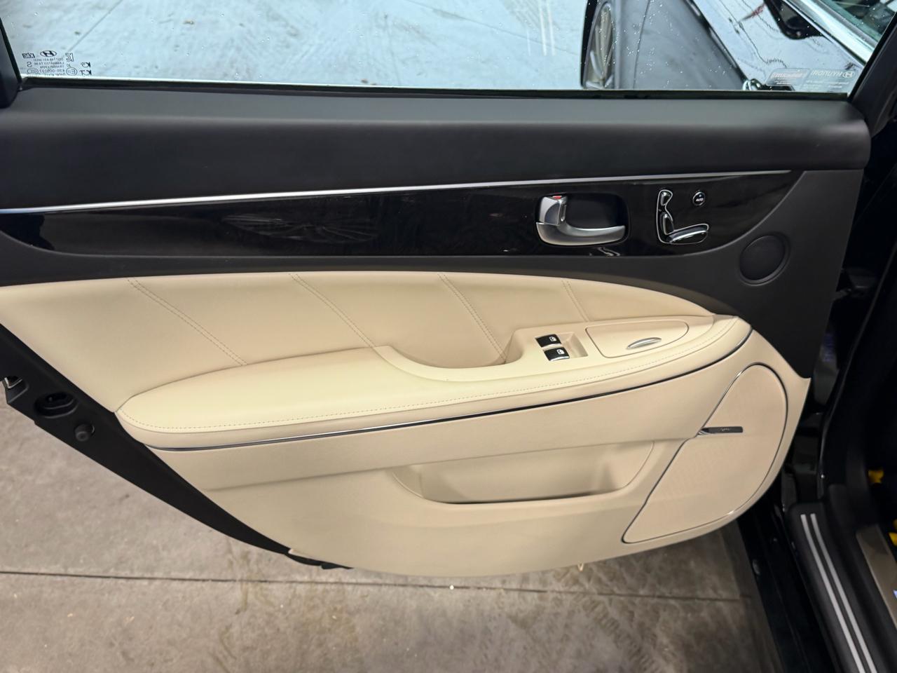 Hyundai Equus 4dr Sdn Signature 2016