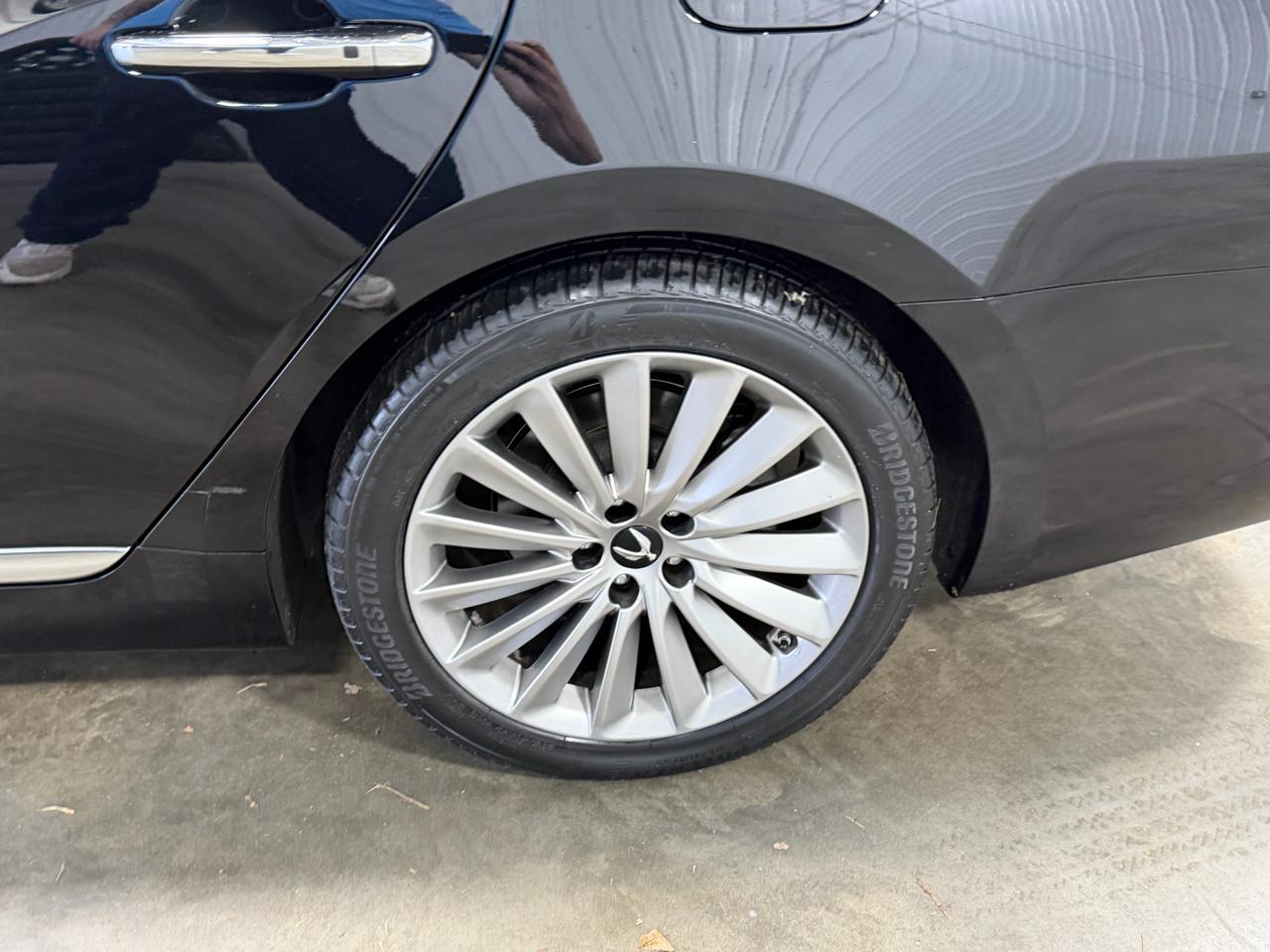 Hyundai Equus 4dr Sdn Signature 2016