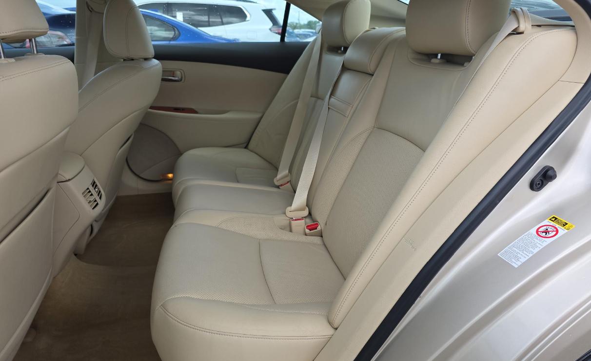 Lexus ES 350 4dr Sdn 2011