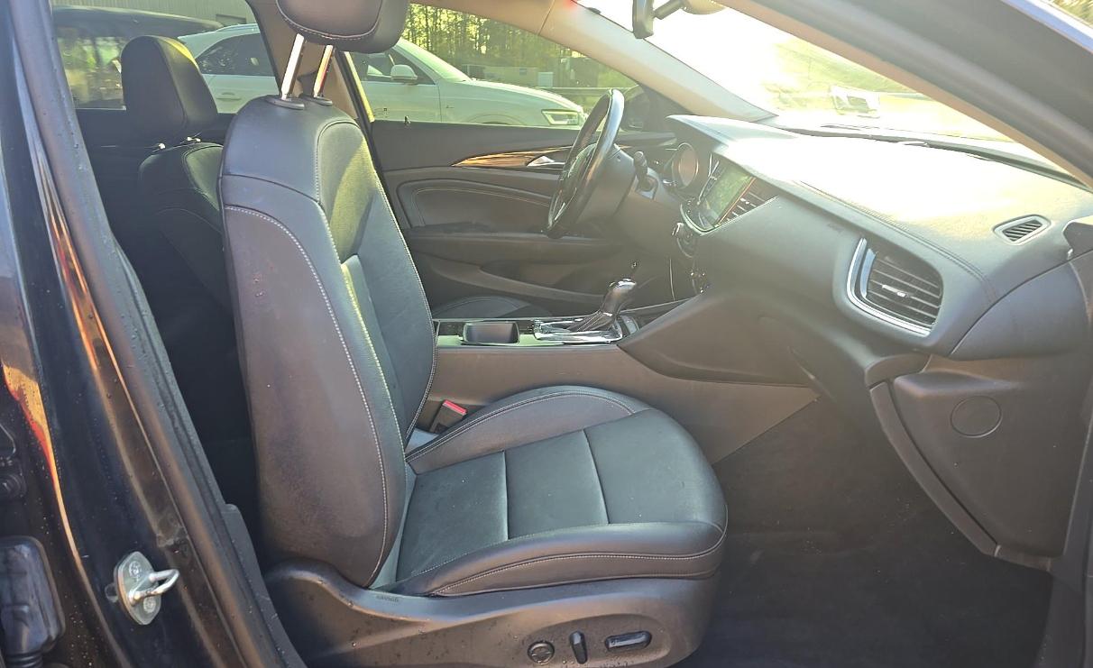 Buick Regal TourX 5dr Wgn Essence AWD 2018