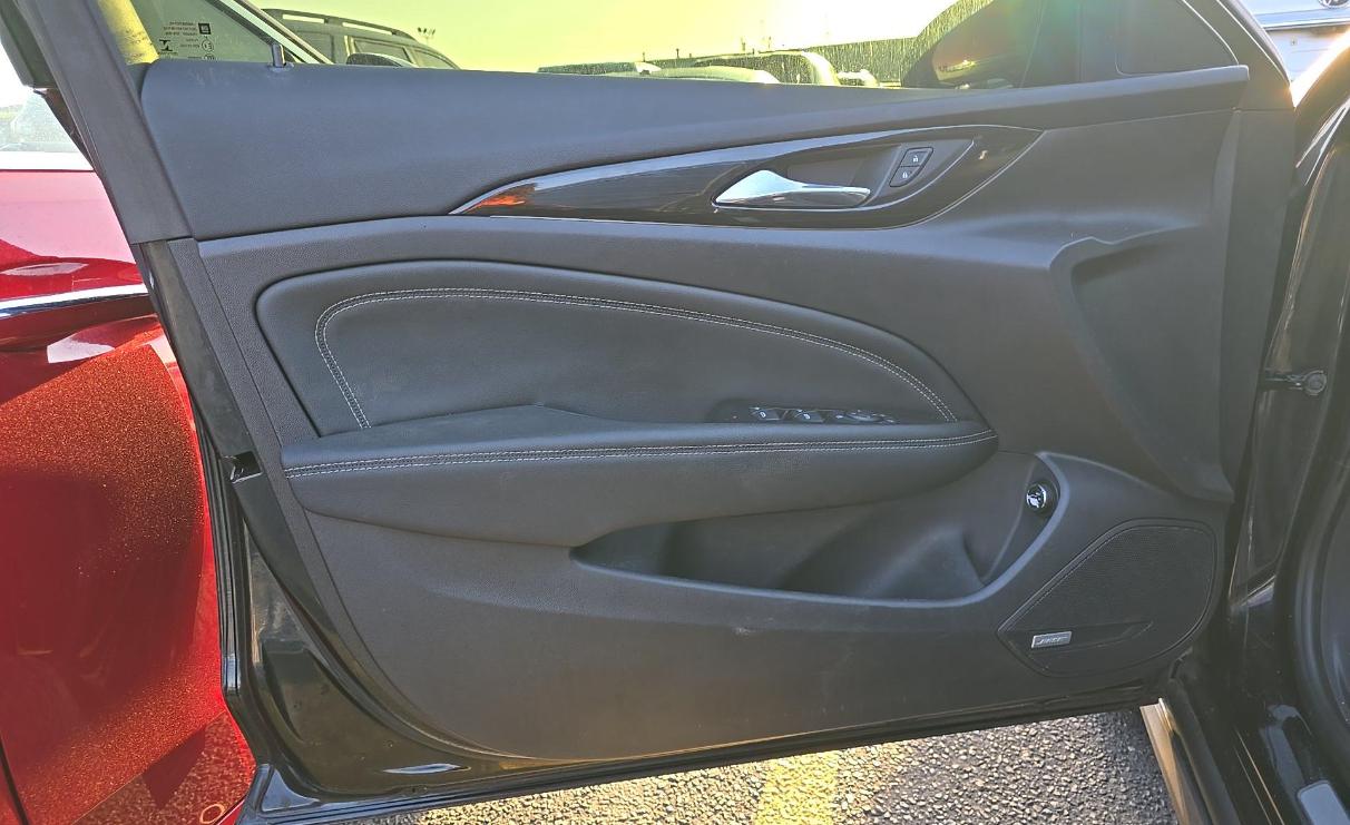 Buick Regal TourX 5dr Wgn Essence AWD 2018