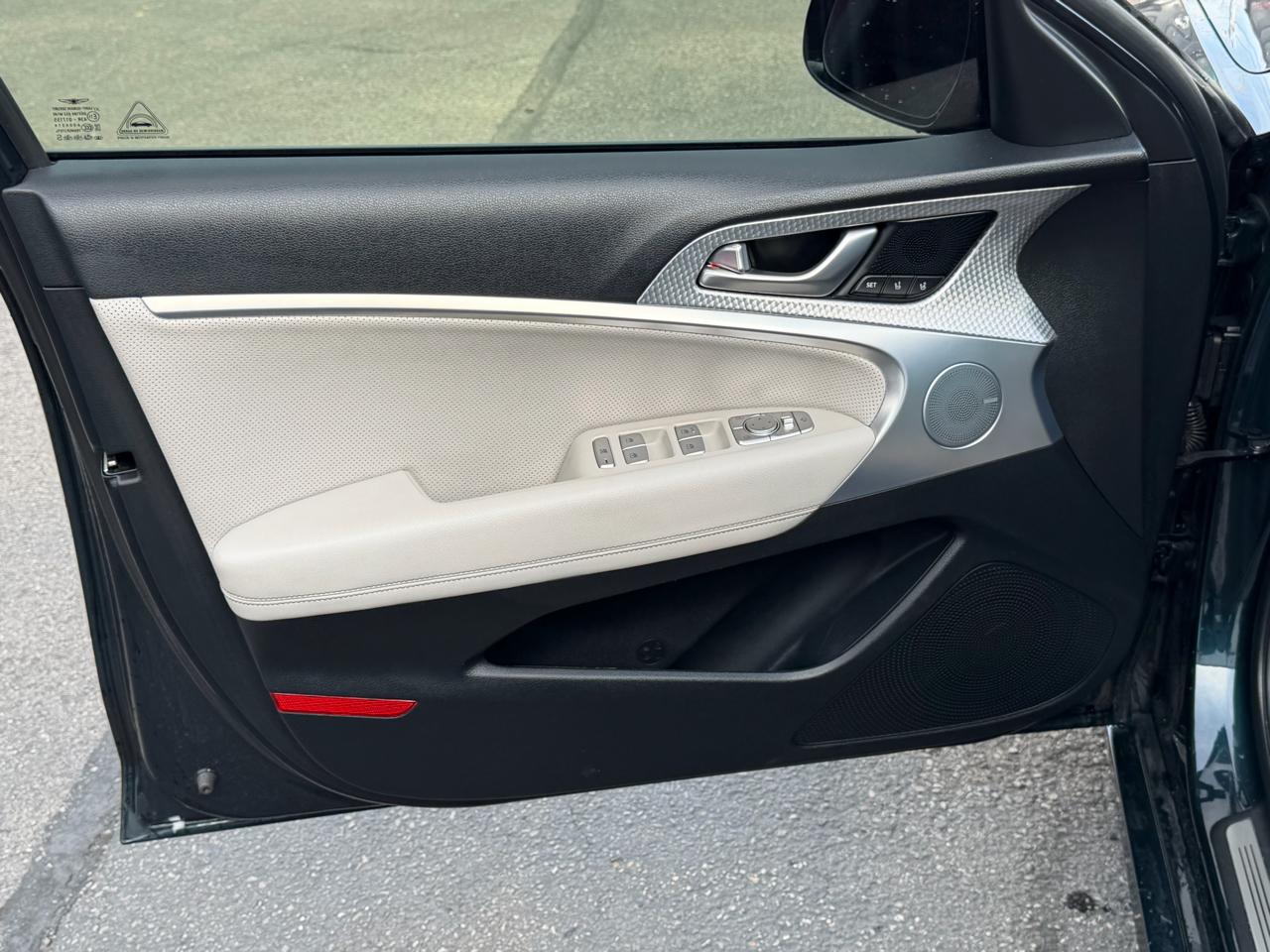 Genesis G70 2.0T RWD 2023