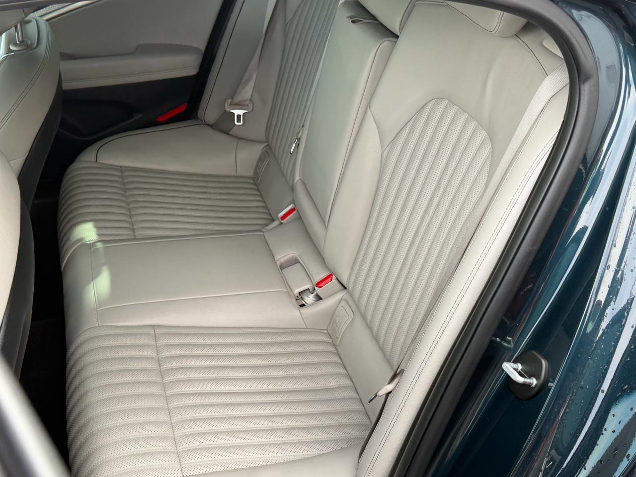 Genesis G70 2.0T RWD 2023