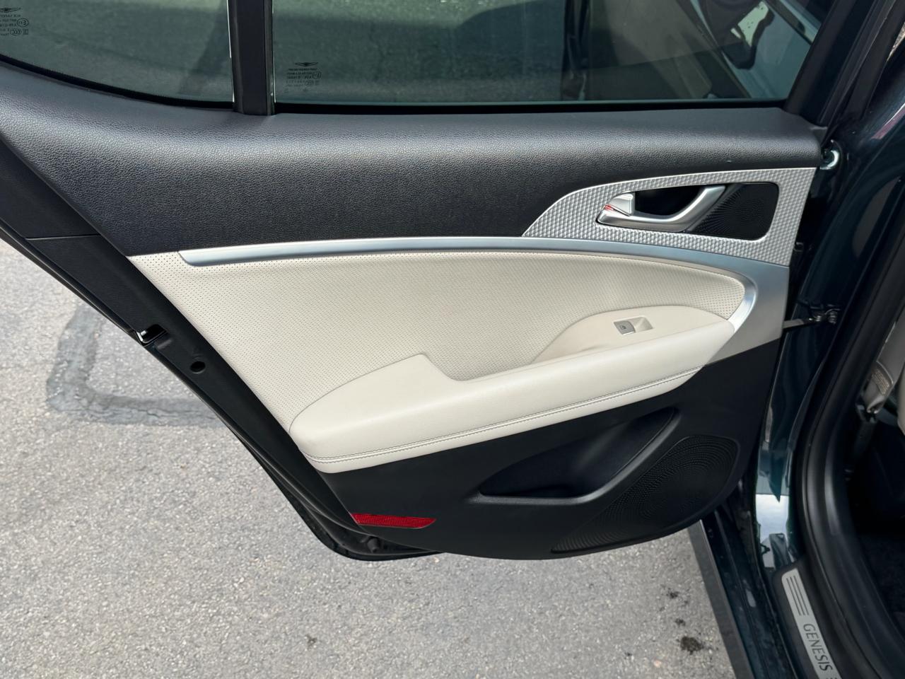 Genesis G70 2.0T RWD 2023