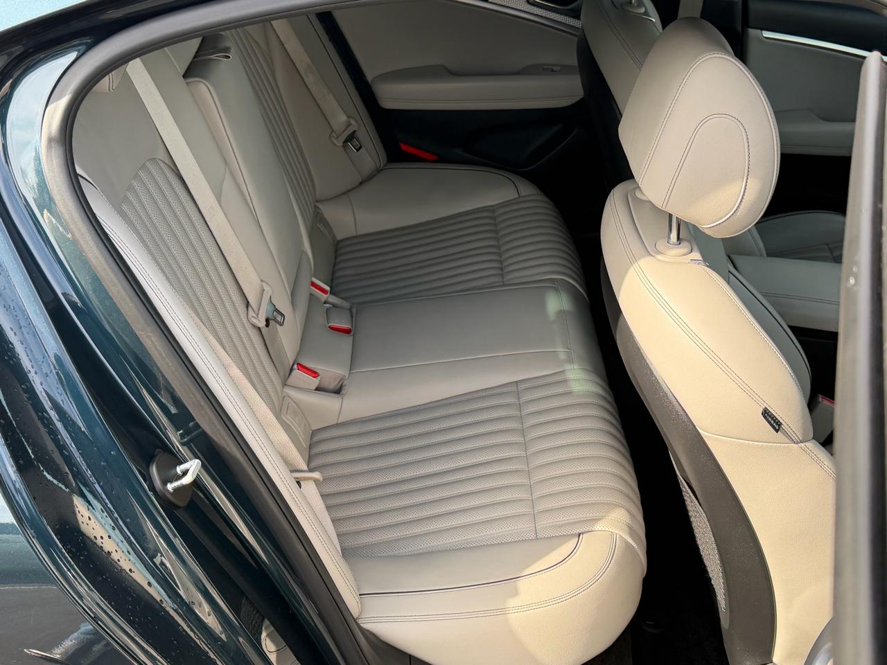 Genesis G70 2.0T RWD 2023