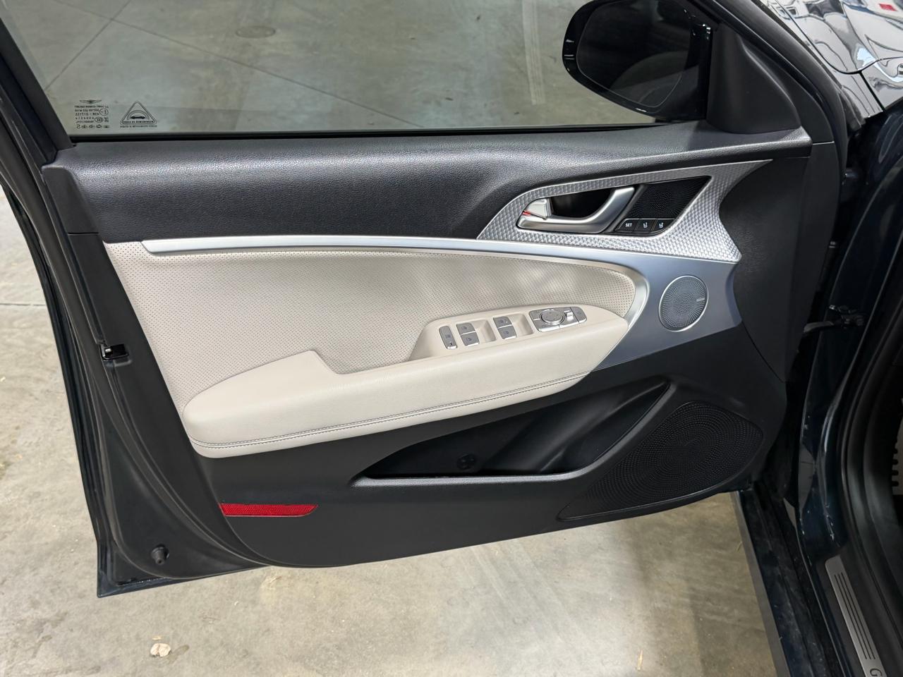 Genesis G70 2.0T RWD 2023