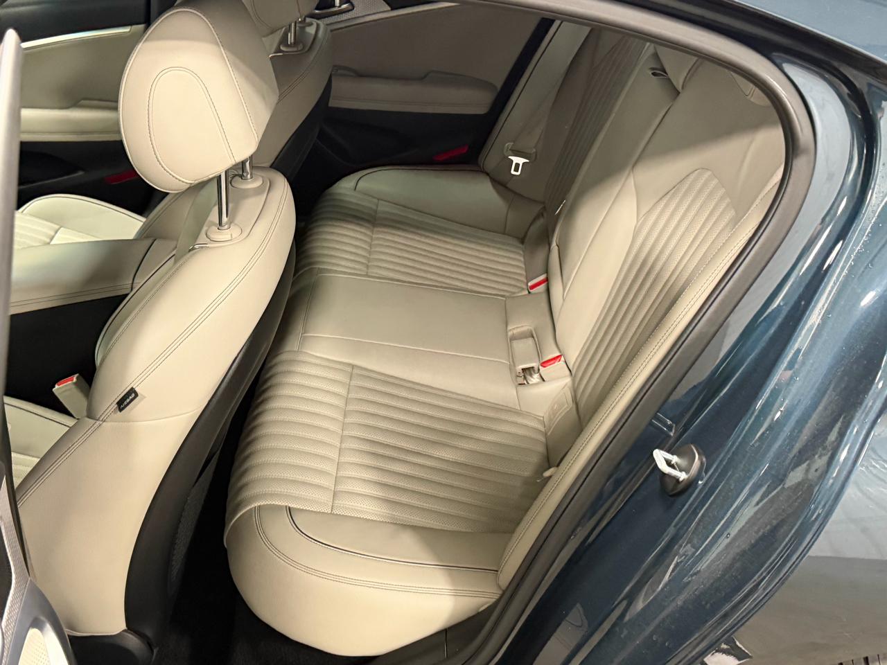 Genesis G70 2.0T RWD 2023