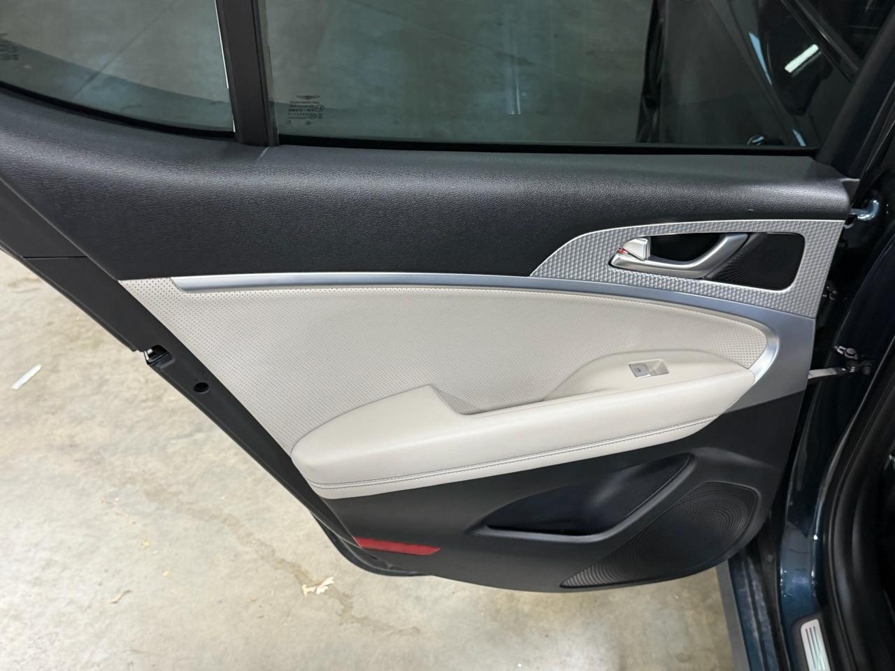 Genesis G70 2.0T RWD 2023