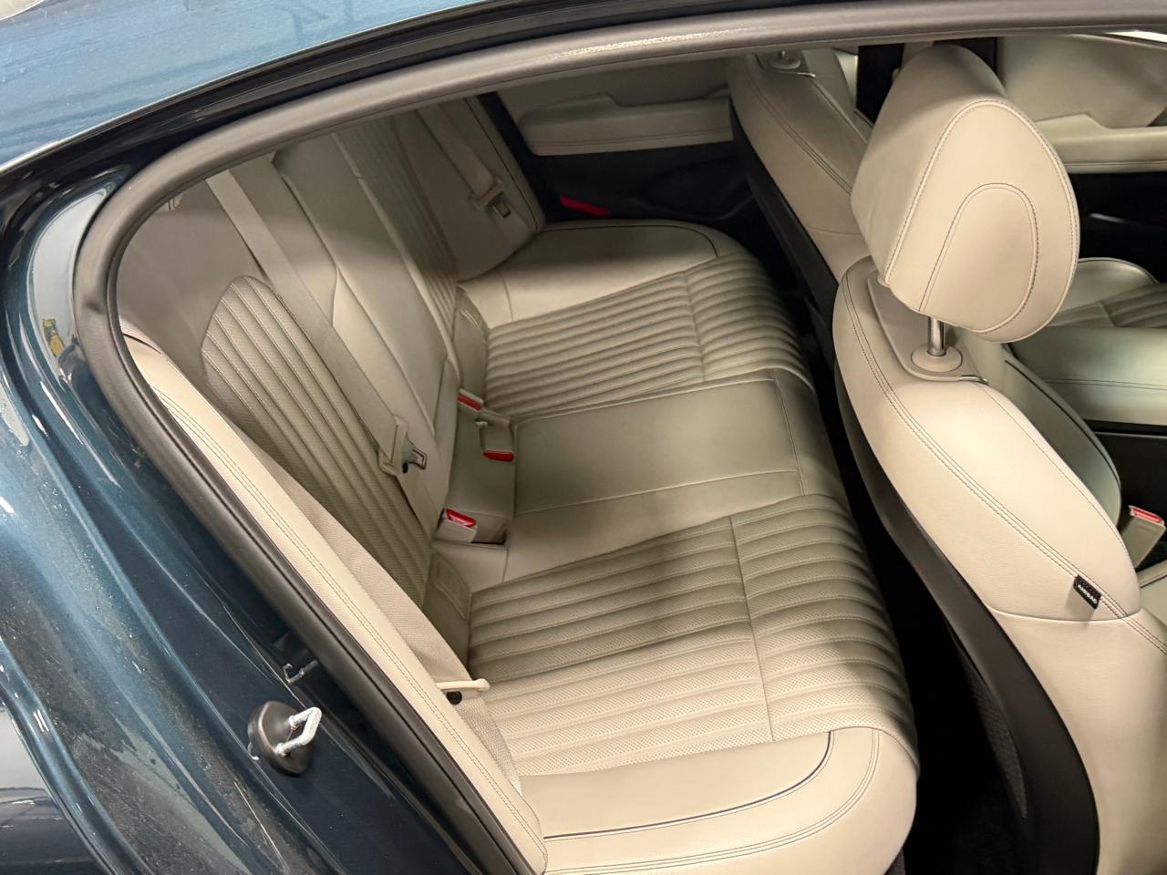 Genesis G70 2.0T RWD 2023