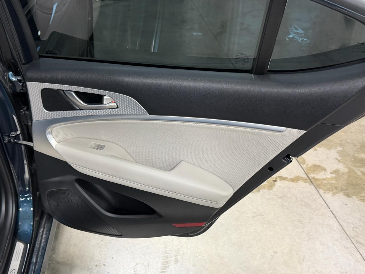 Genesis G70 2.0T RWD 2023