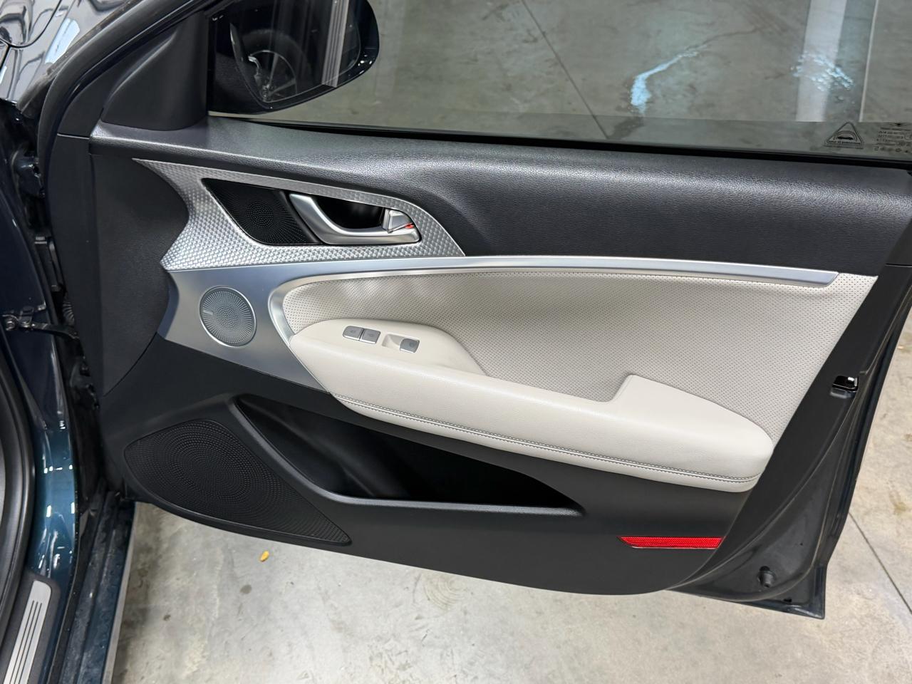 Genesis G70 2.0T RWD 2023