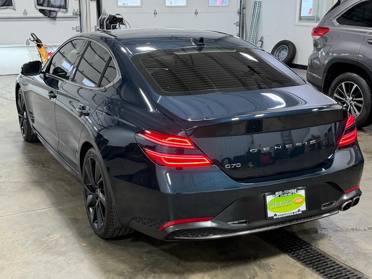 Genesis G70 2.0T RWD 2023