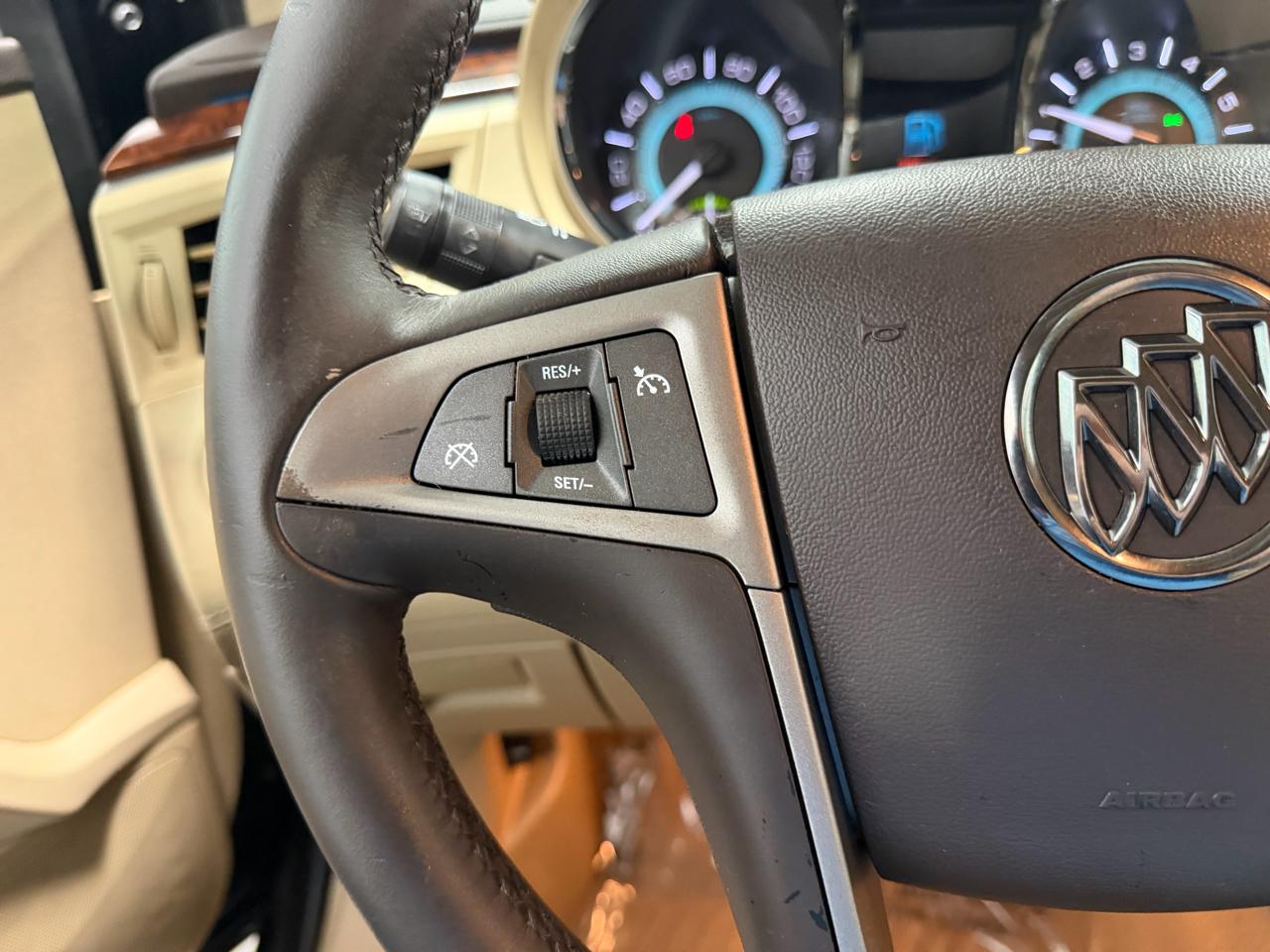 Buick LaCrosse 4dr Sdn Leather FWD 2013