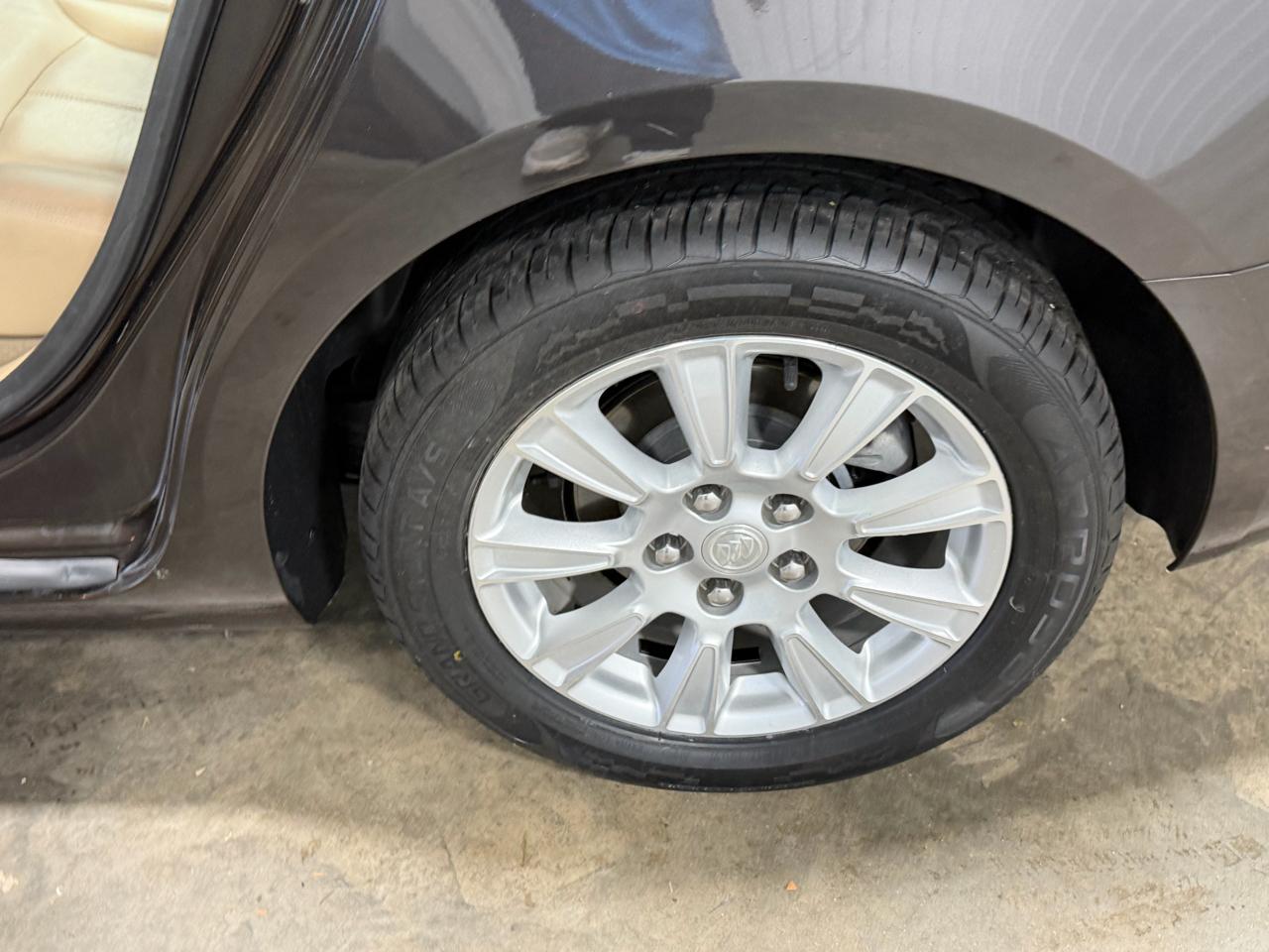 Buick LaCrosse 4dr Sdn Leather FWD 2013