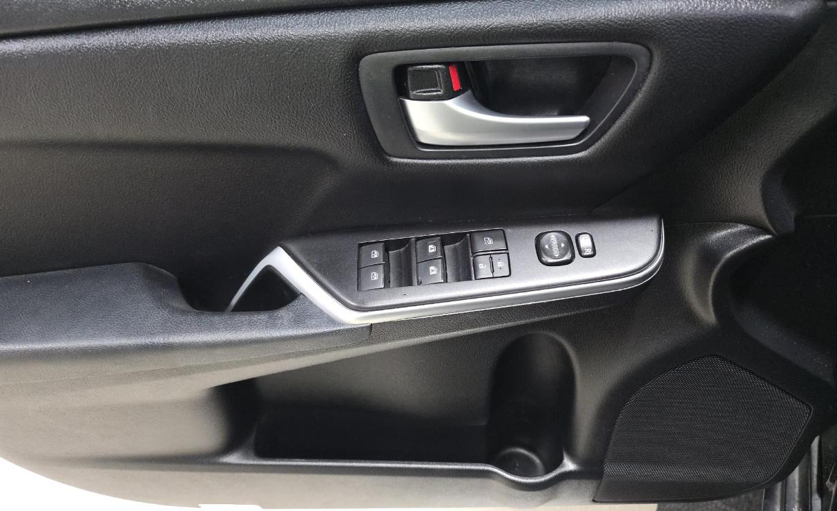 Toyota Camry XLE Auto (Natl) 2017