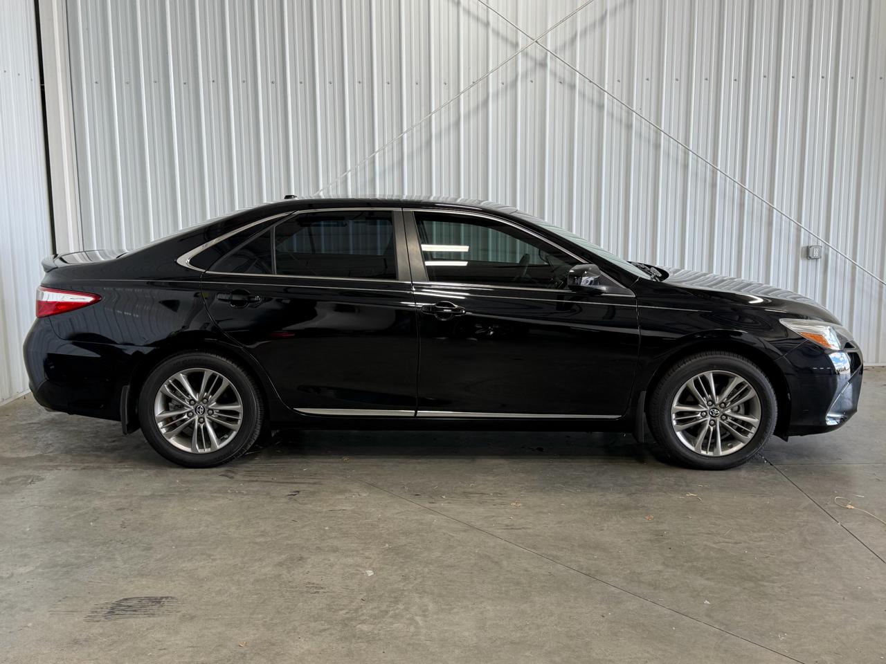 Toyota Camry XLE Auto (Natl) 2017