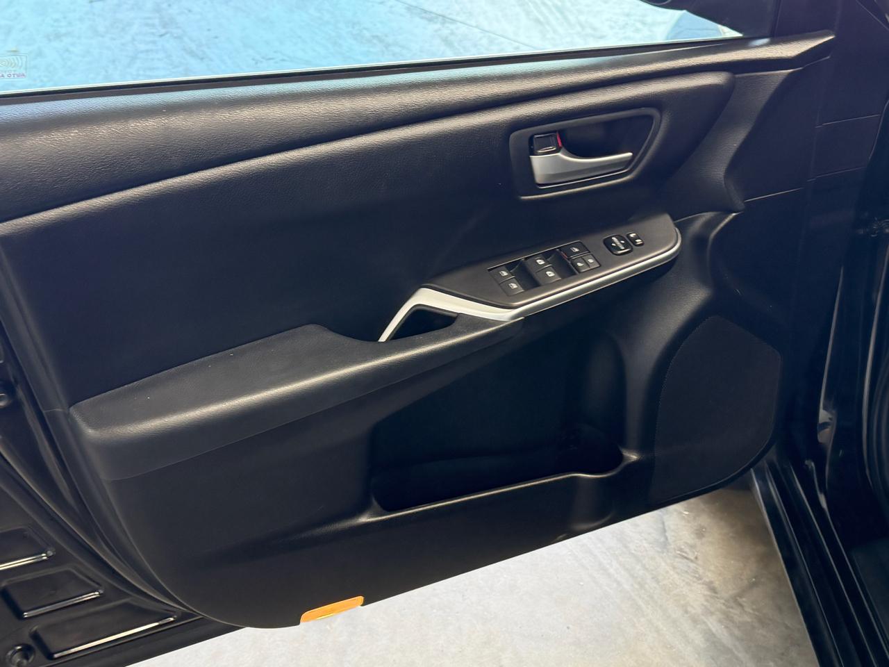 Toyota Camry XLE Auto (Natl) 2017