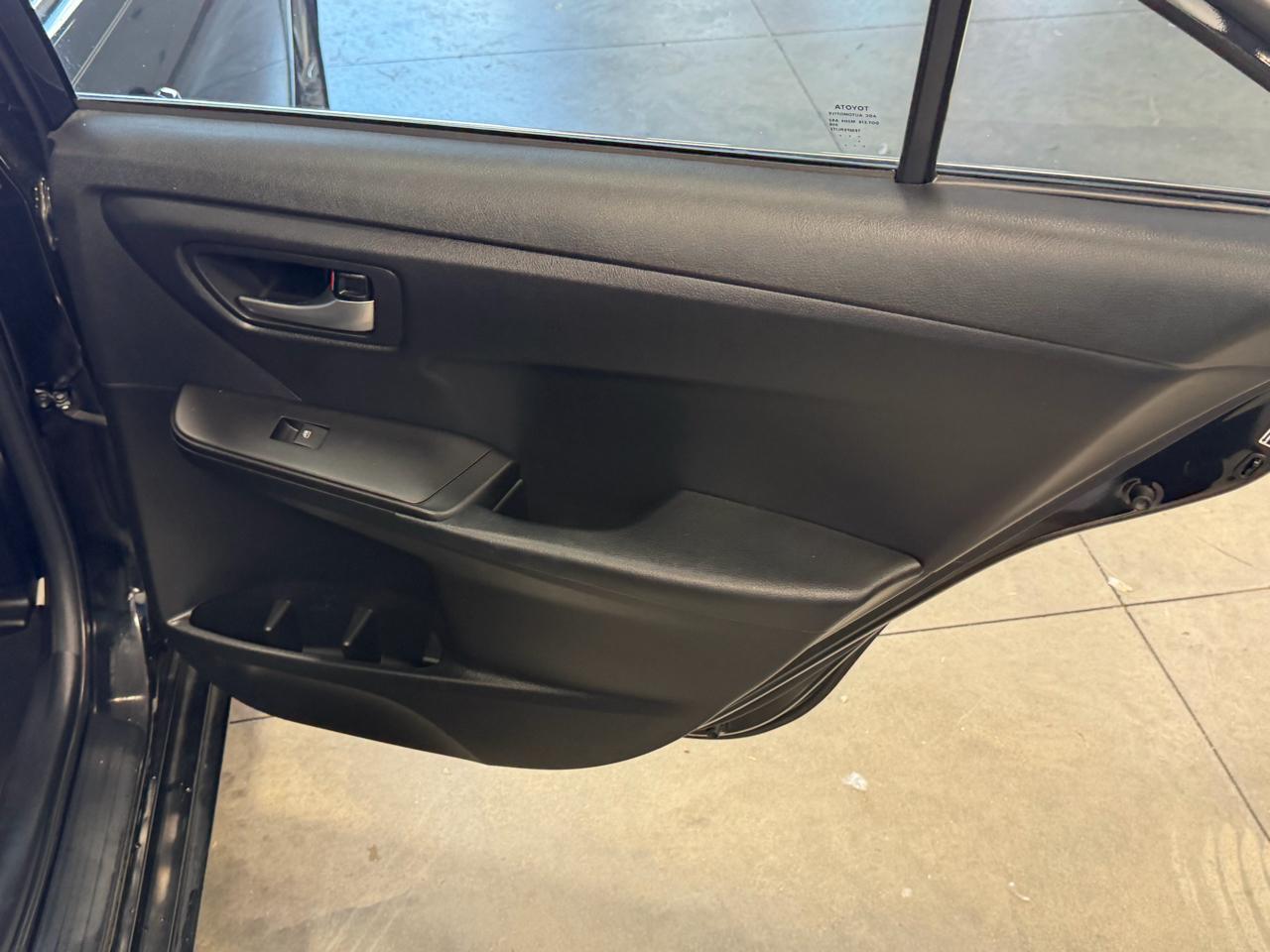 Toyota Camry XLE Auto (Natl) 2017