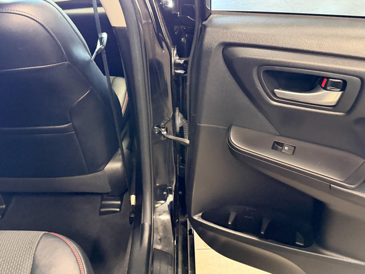 Toyota Camry XLE Auto (Natl) 2017