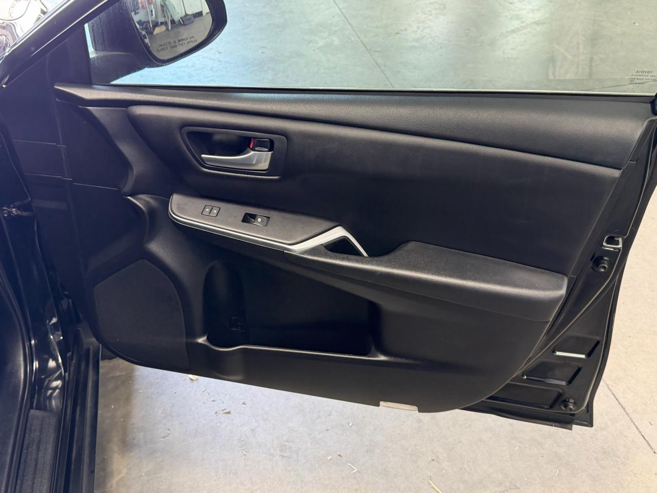 Toyota Camry XLE Auto (Natl) 2017