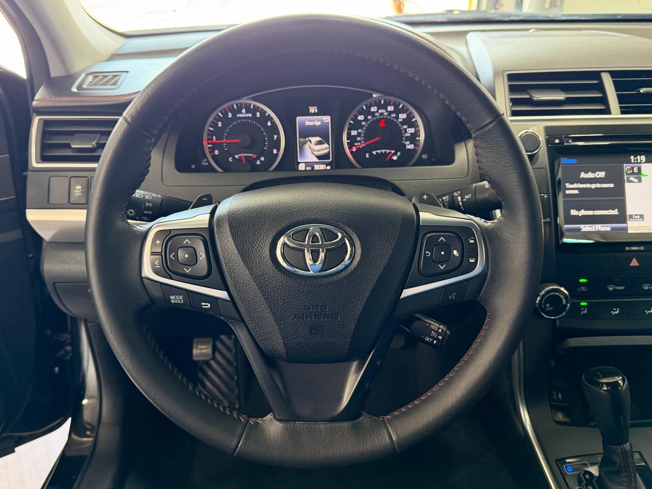 Toyota Camry XLE Auto (Natl) 2017