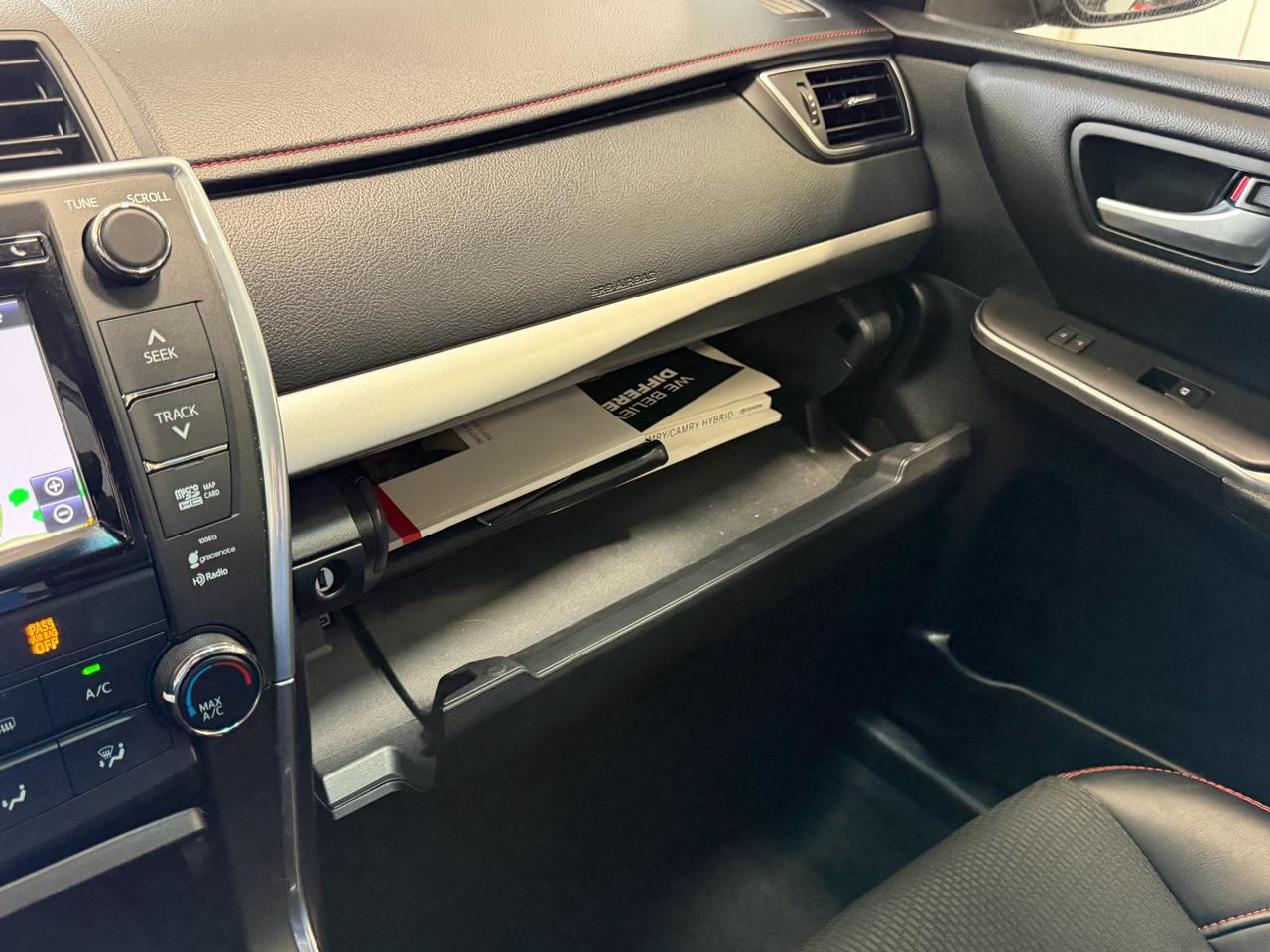 Toyota Camry XLE Auto (Natl) 2017