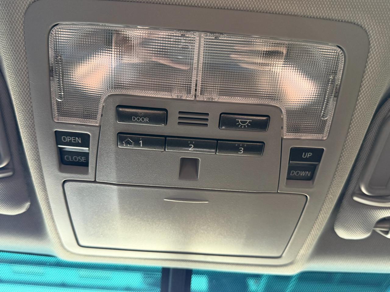 Toyota Camry XLE Auto (Natl) 2017