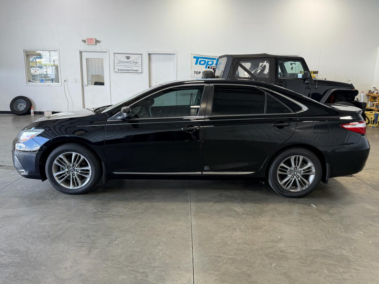 Toyota Camry XLE Auto (Natl) 2017