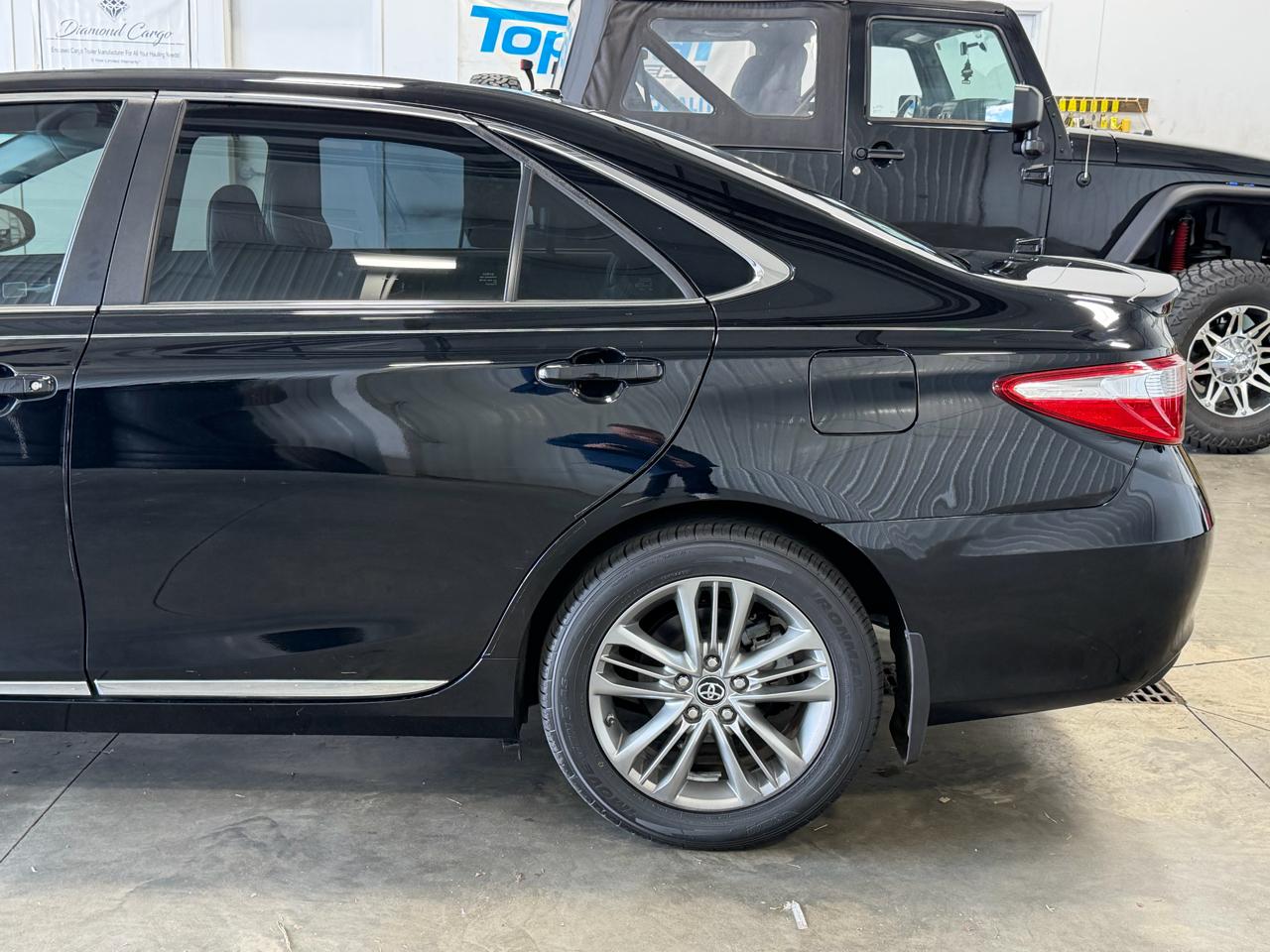 Toyota Camry XLE Auto (Natl) 2017