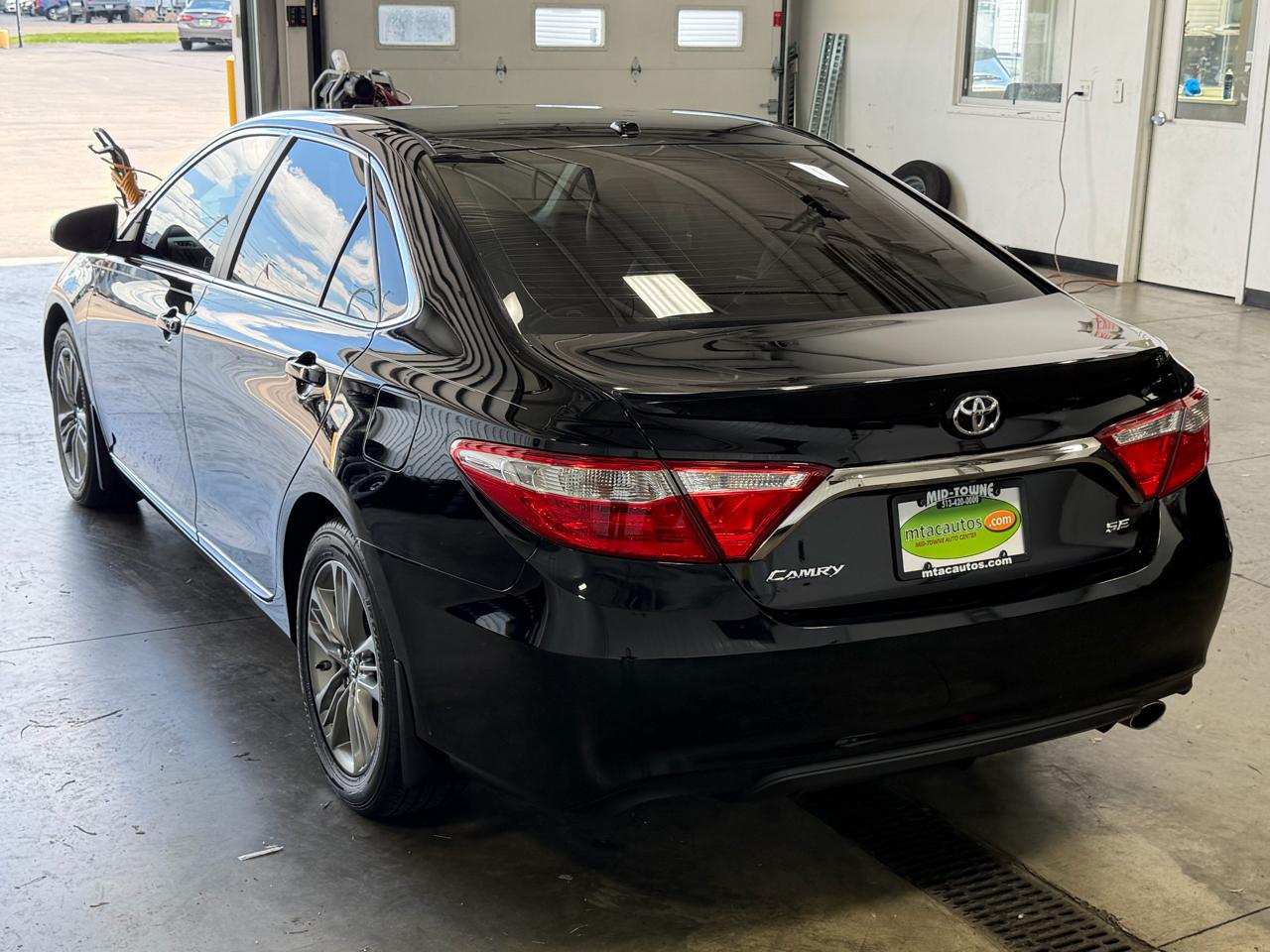 Toyota Camry XLE Auto (Natl) 2017