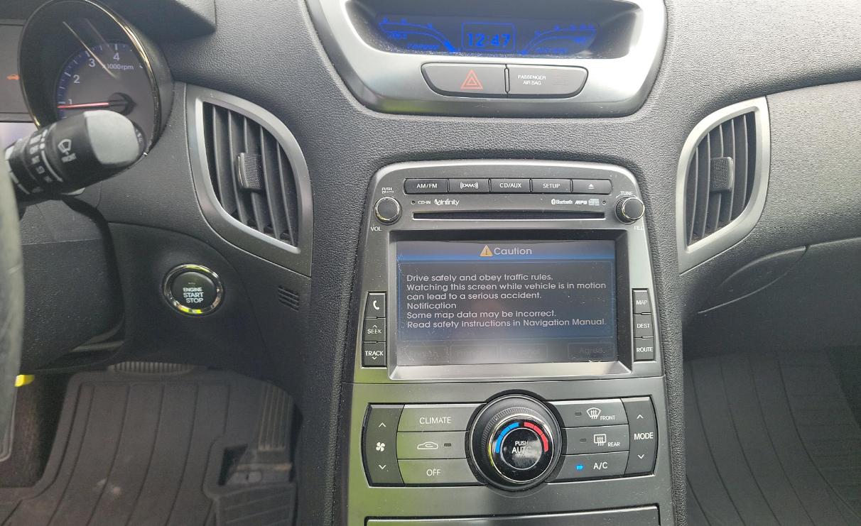 Hyundai Genesis Coupe 2dr I4 2.0T Auto Premium 2012