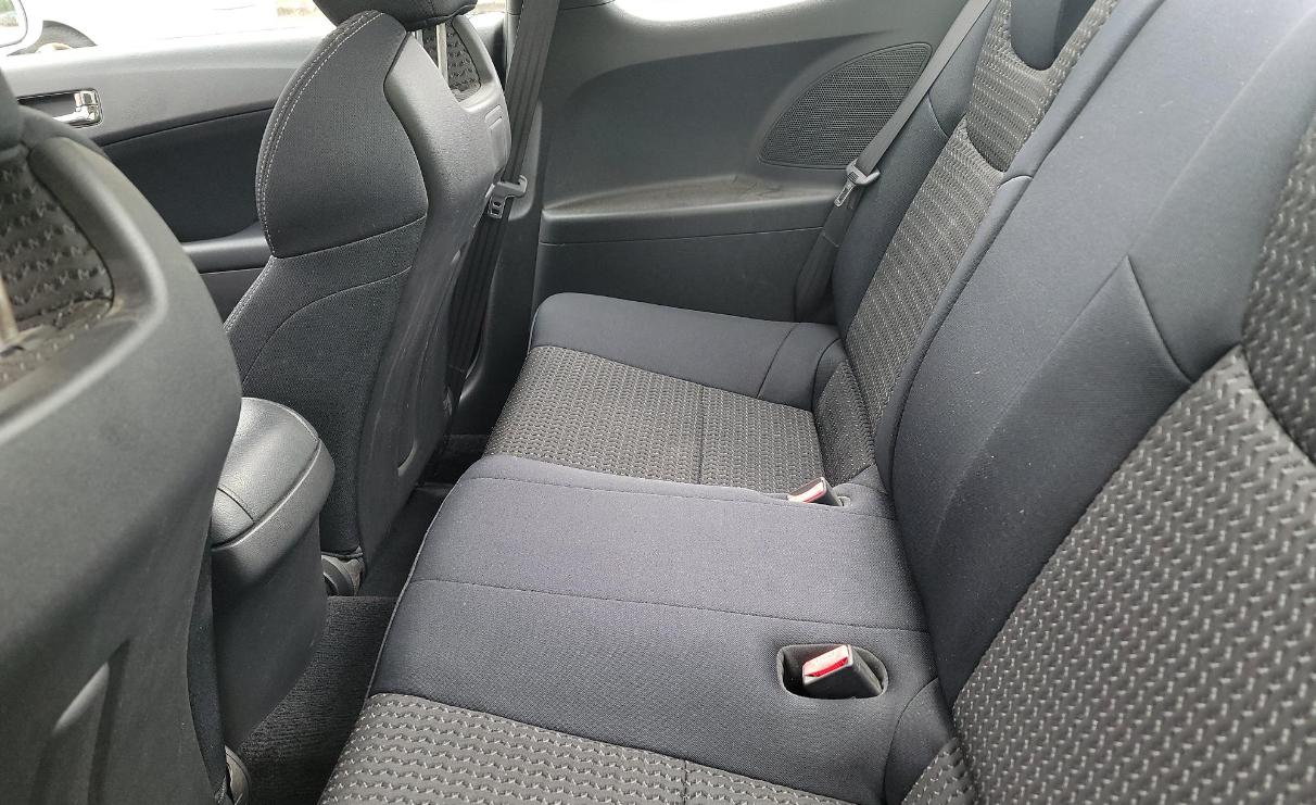 Hyundai Genesis Coupe 2dr I4 2.0T Auto Premium 2012