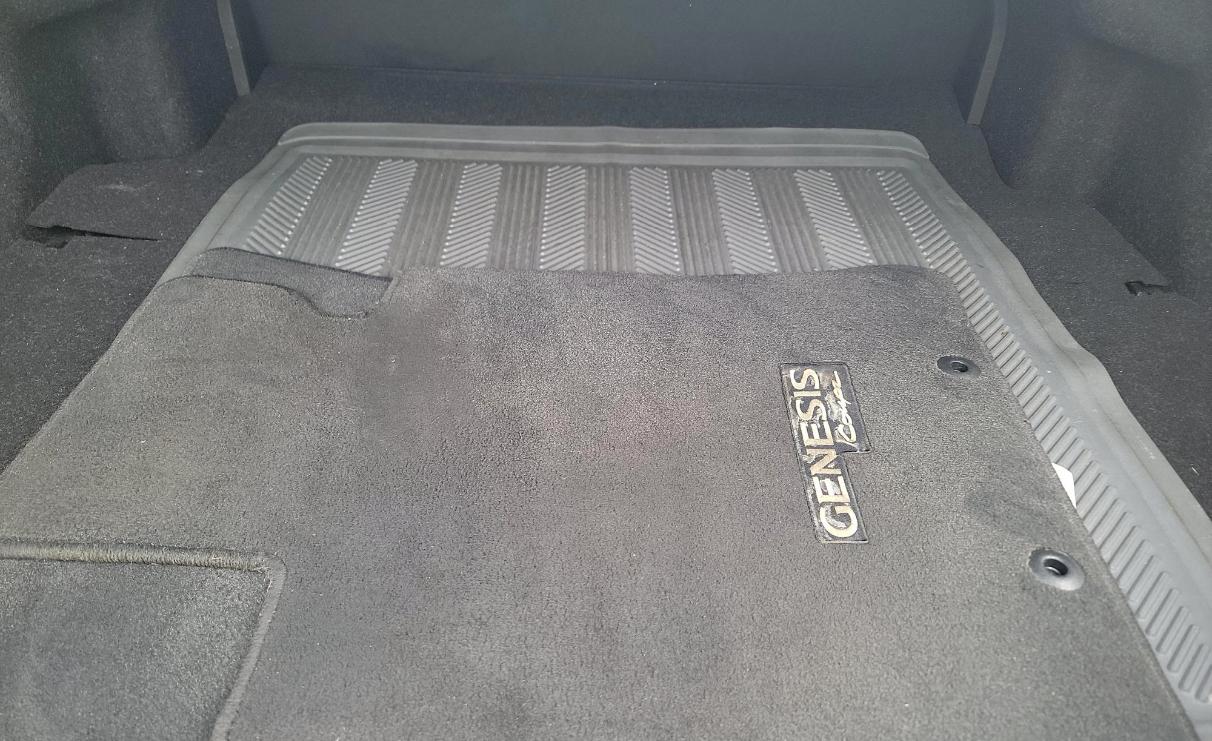 Hyundai Genesis Coupe 2dr I4 2.0T Auto Premium 2012