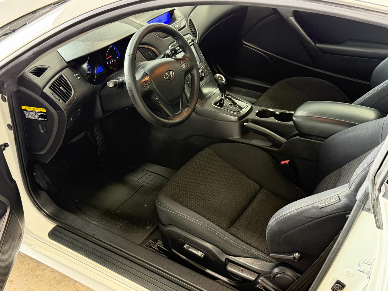 Hyundai Genesis Coupe 2dr I4 2.0T Auto Premium 2012