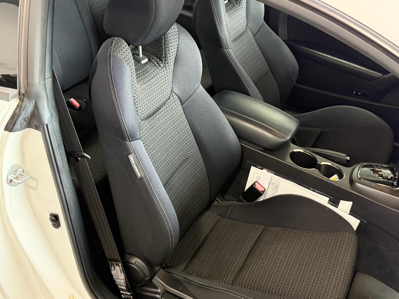 Hyundai Genesis Coupe 2dr I4 2.0T Auto Premium 2012