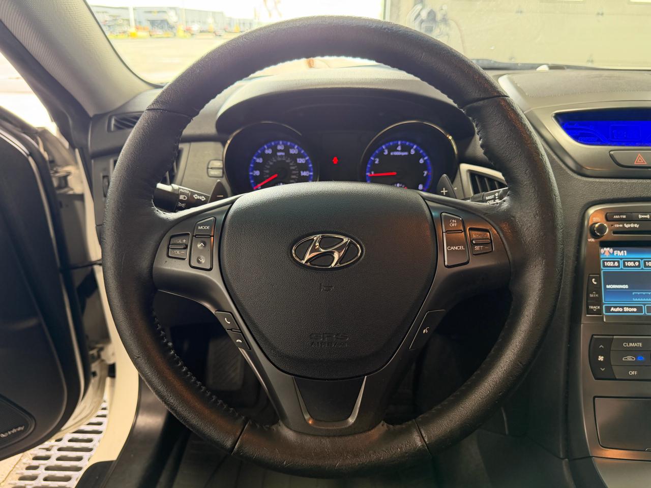 Hyundai Genesis Coupe 2dr I4 2.0T Auto Premium 2012