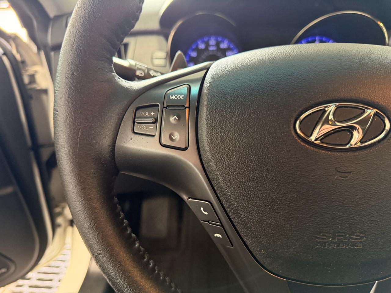 Hyundai Genesis Coupe 2dr I4 2.0T Auto Premium 2012