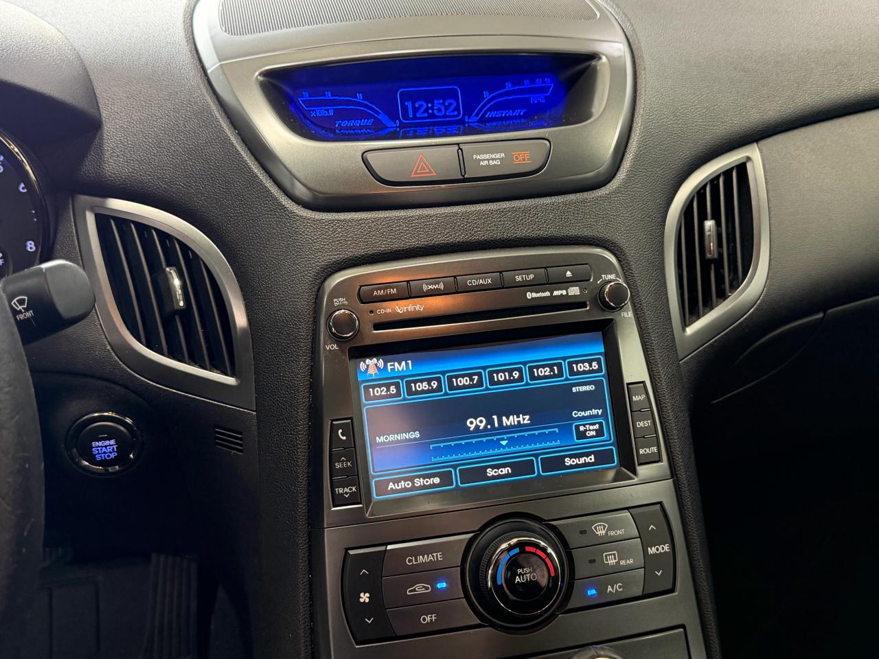 Hyundai Genesis Coupe 2dr I4 2.0T Auto Premium 2012