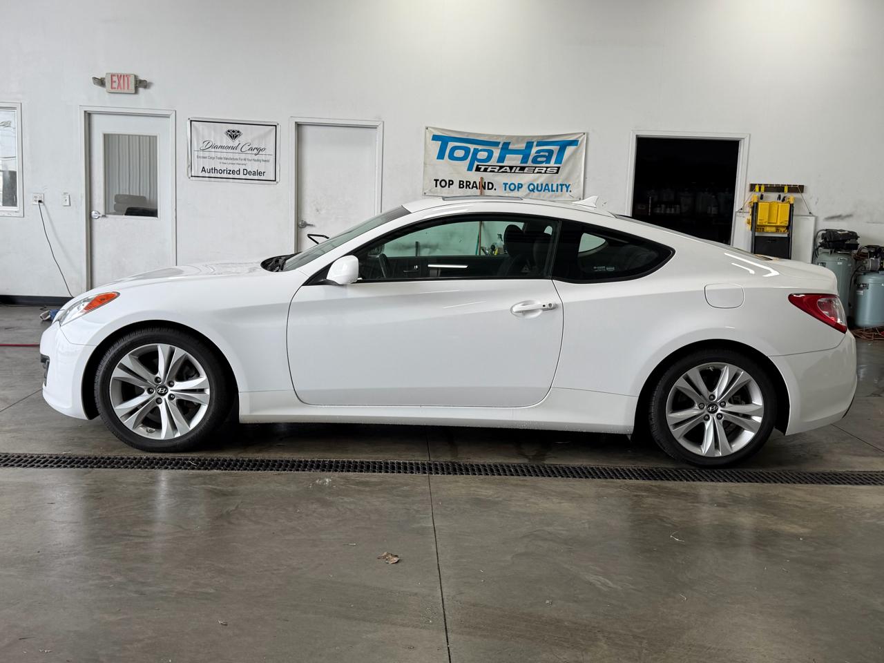 Hyundai Genesis Coupe 2dr I4 2.0T Auto Premium 2012