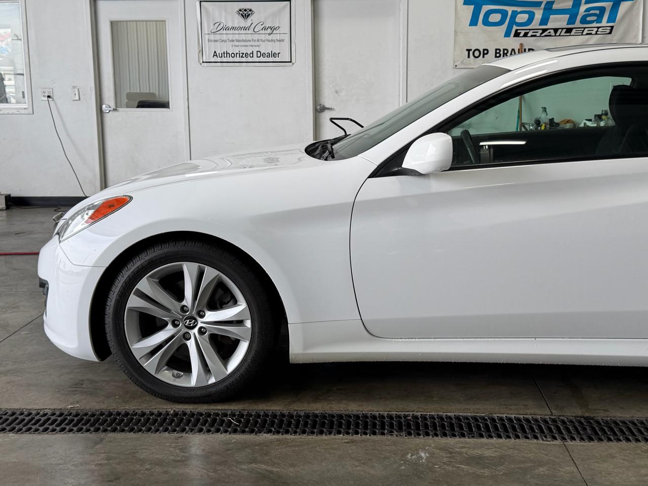 Hyundai Genesis Coupe 2dr I4 2.0T Auto Premium 2012