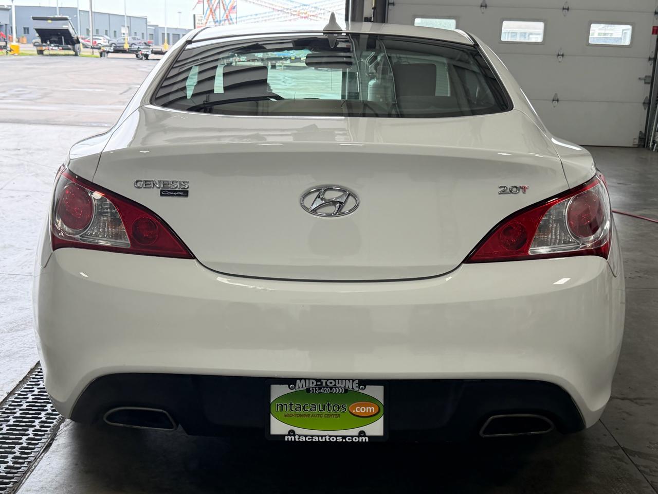 Hyundai Genesis Coupe 2dr I4 2.0T Auto Premium 2012