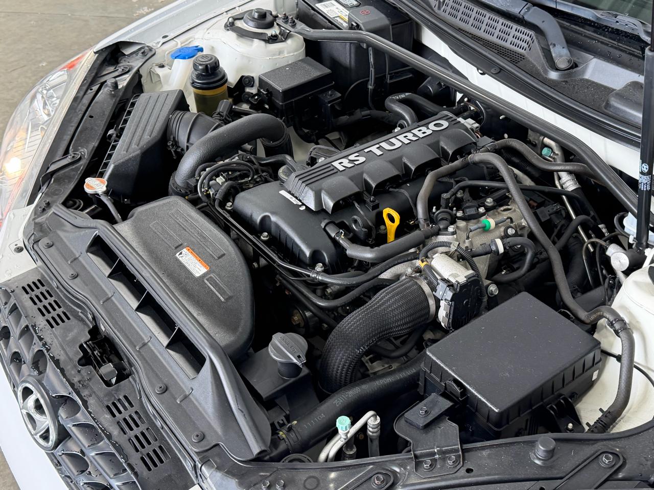 Hyundai Genesis Coupe 2dr I4 2.0T Auto Premium 2012